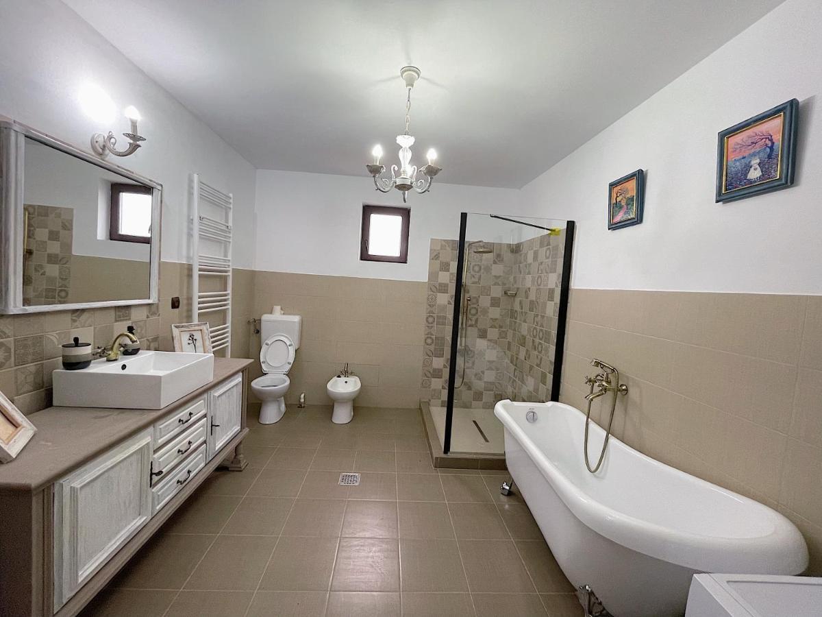 Casa La Doi Nuci Hotel Bradet  Bagian luar foto